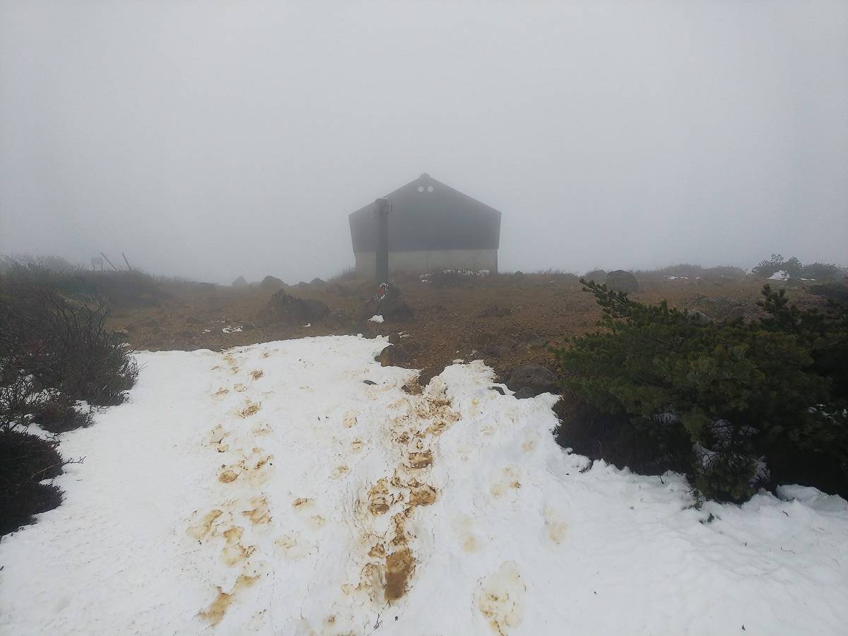 安達太良山　塩沢コース 　鉄山避難小屋